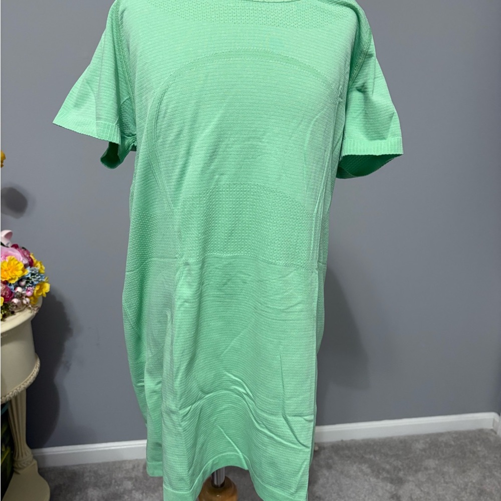 Lululemon Swiftly hip length tee